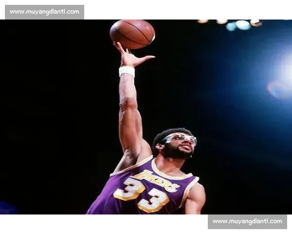 NBA总决赛湖人对阵热火比分揭晓紫金军团胜负全解析走势解读与关键时刻回顾